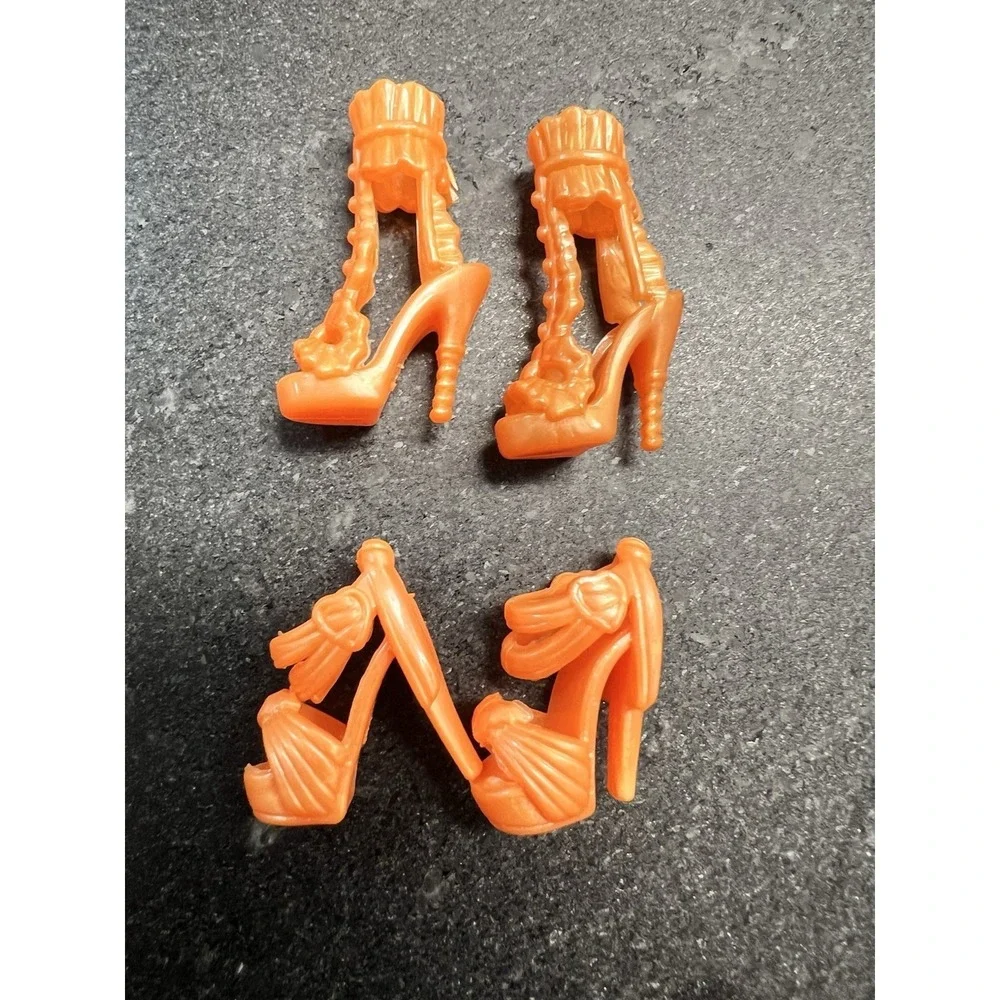 Lot of 19 Pairs Fashion Doll Shoes – Barbie / Bratz Style Accessories‎